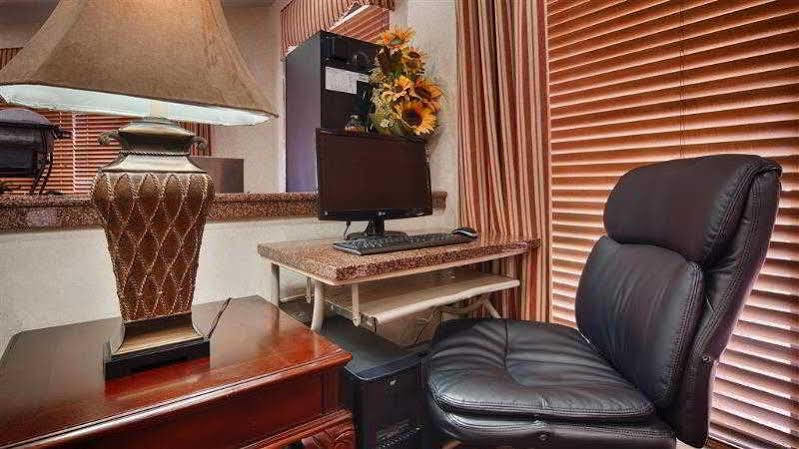 Best Western Airport Inn Pearl Bagian luar foto